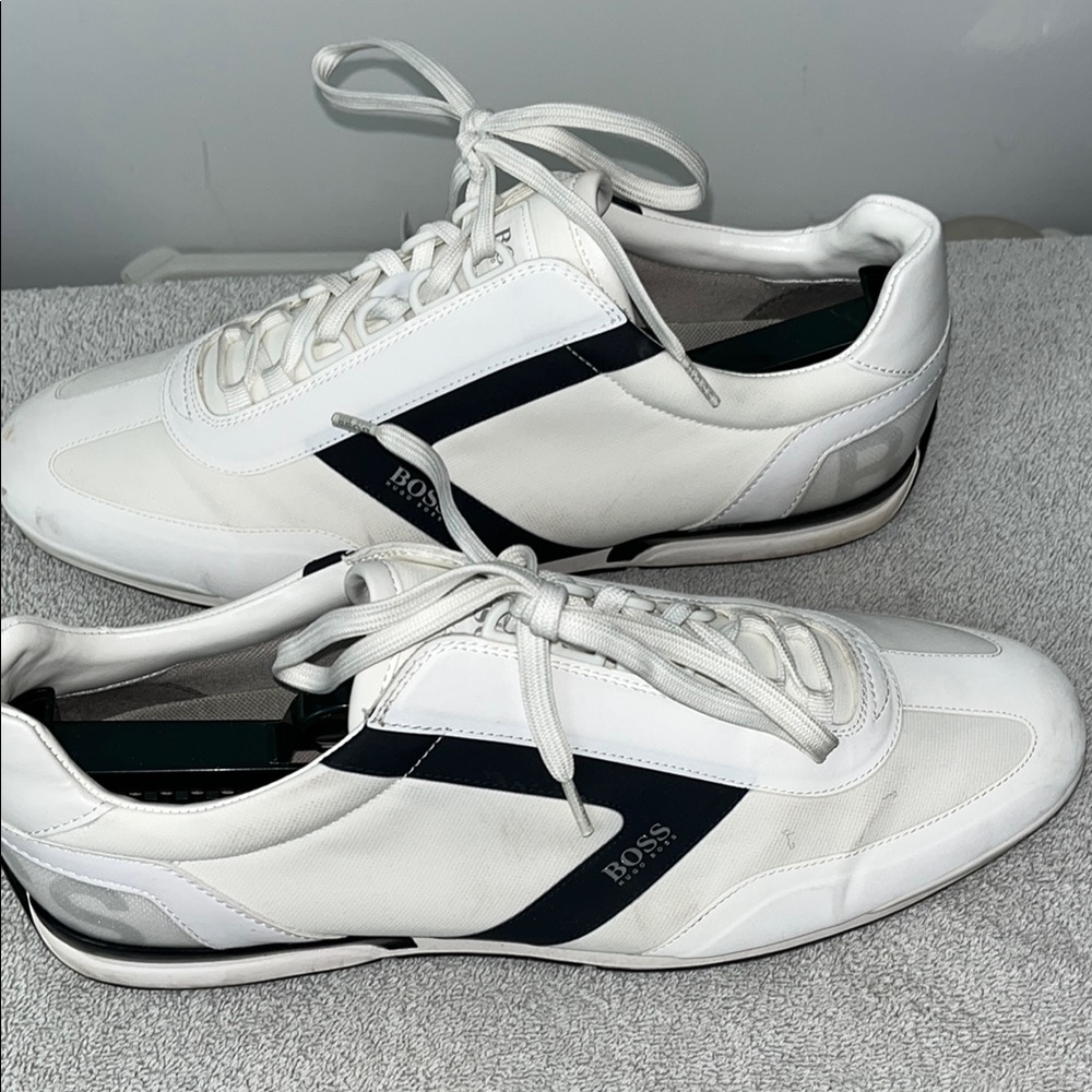 Like New Hugo Boss White Sneakers Sleek Casual Comfort Size 10 US
